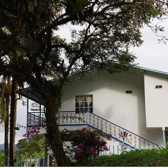 Hotel Vista Farallones Jardin Exterior photo